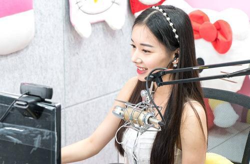 杭州娱乐主播吃瓜,揭秘娱乐圈幕后风云 第3张 杭州娱乐主播吃瓜,揭秘娱乐圈幕后风云 第3张