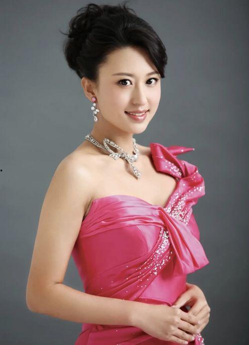 主持人御姐爆料新闻视频,揭秘新闻背后的精彩瞬间